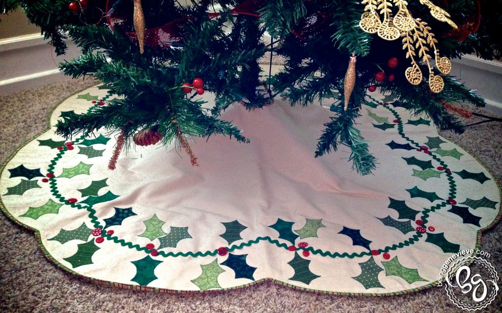 Scalloped Tree Skirt 